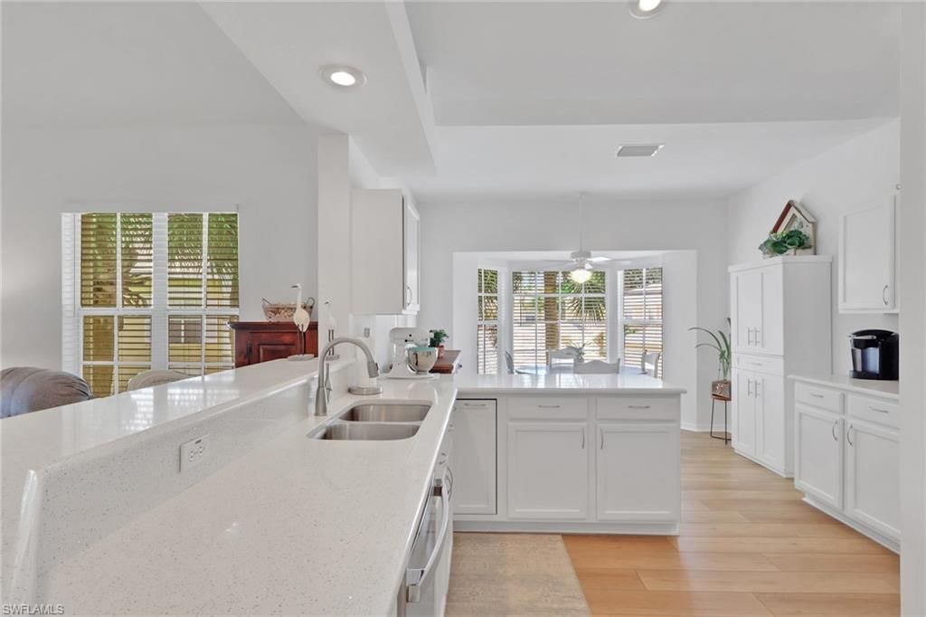 680 Wiggins Lake Dr, Unit 202, Naples, FL 34110 Photo