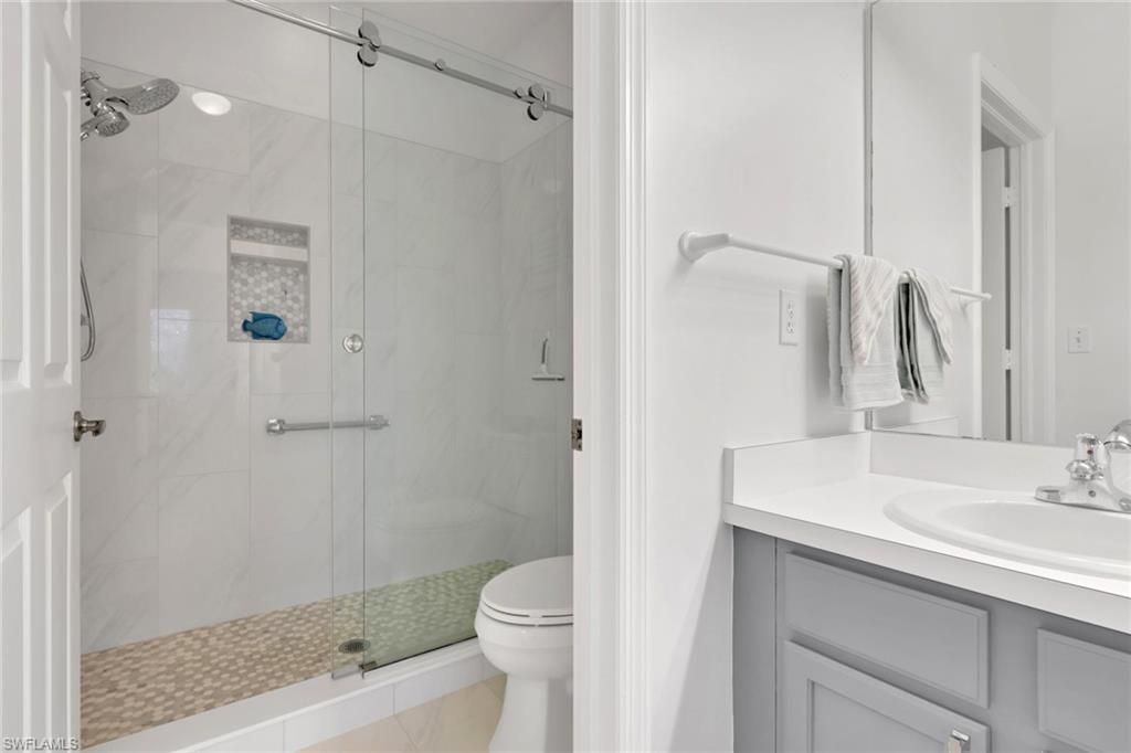 680 Wiggins Lake Dr, Unit 202, Naples, FL 34110 Photo