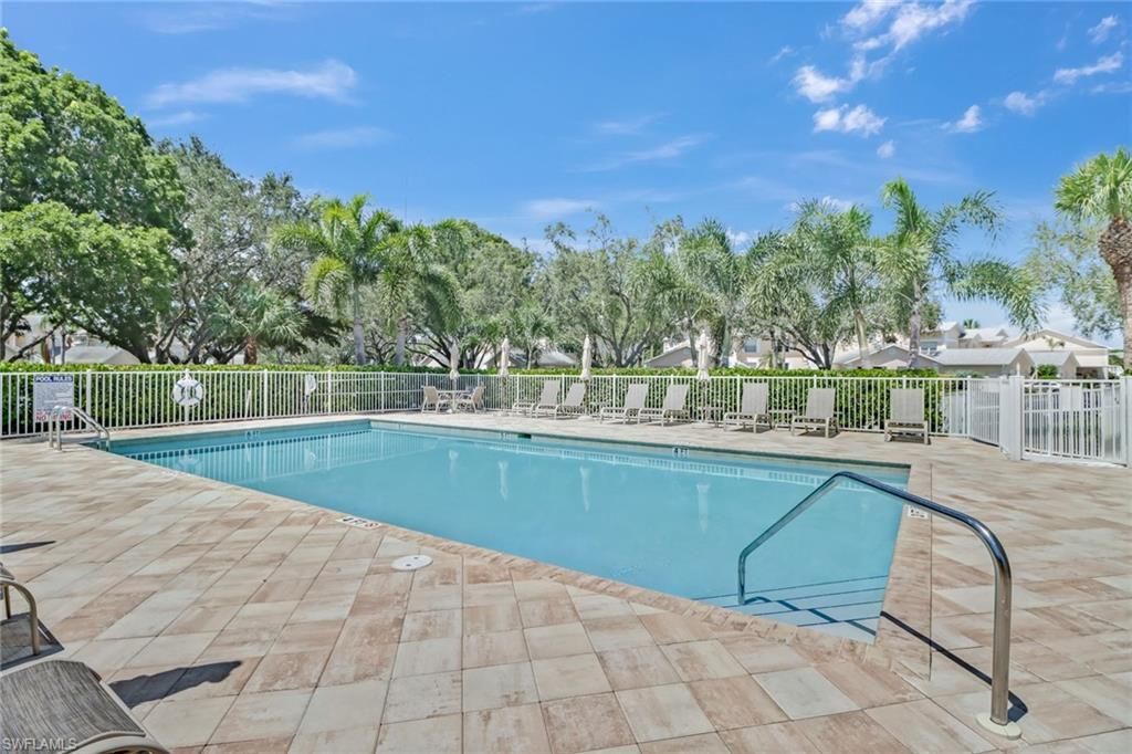 680 Wiggins Lake Dr, Unit 202, Naples, FL 34110 Photo