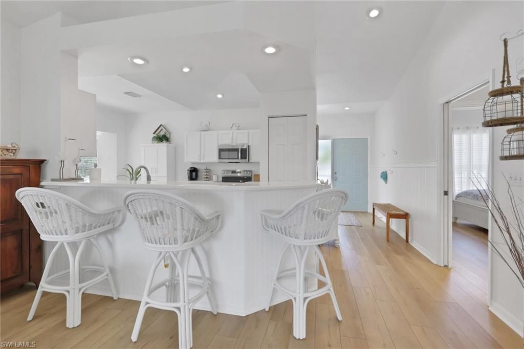 680 Wiggins Lake Dr, Unit 202, Naples, FL 34110 Photo