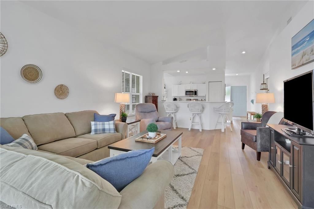 680 Wiggins Lake Dr, Unit 202, Naples, FL 34110 Photo