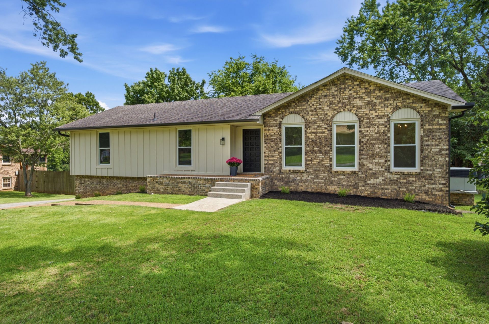1025 Woodmont Dr, Gallatin, TN 37066 Main Photo
