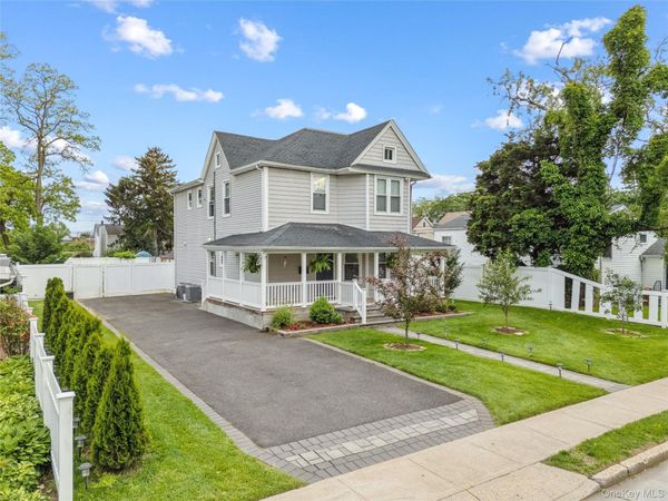 81 Pearsall Avenue , Freeport, NY 11520