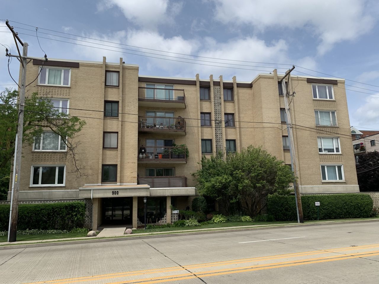 900 S River Road , Des Plaines, IL 60016