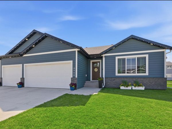 3745 Merrifield Drive S, Fargo, ND 58104