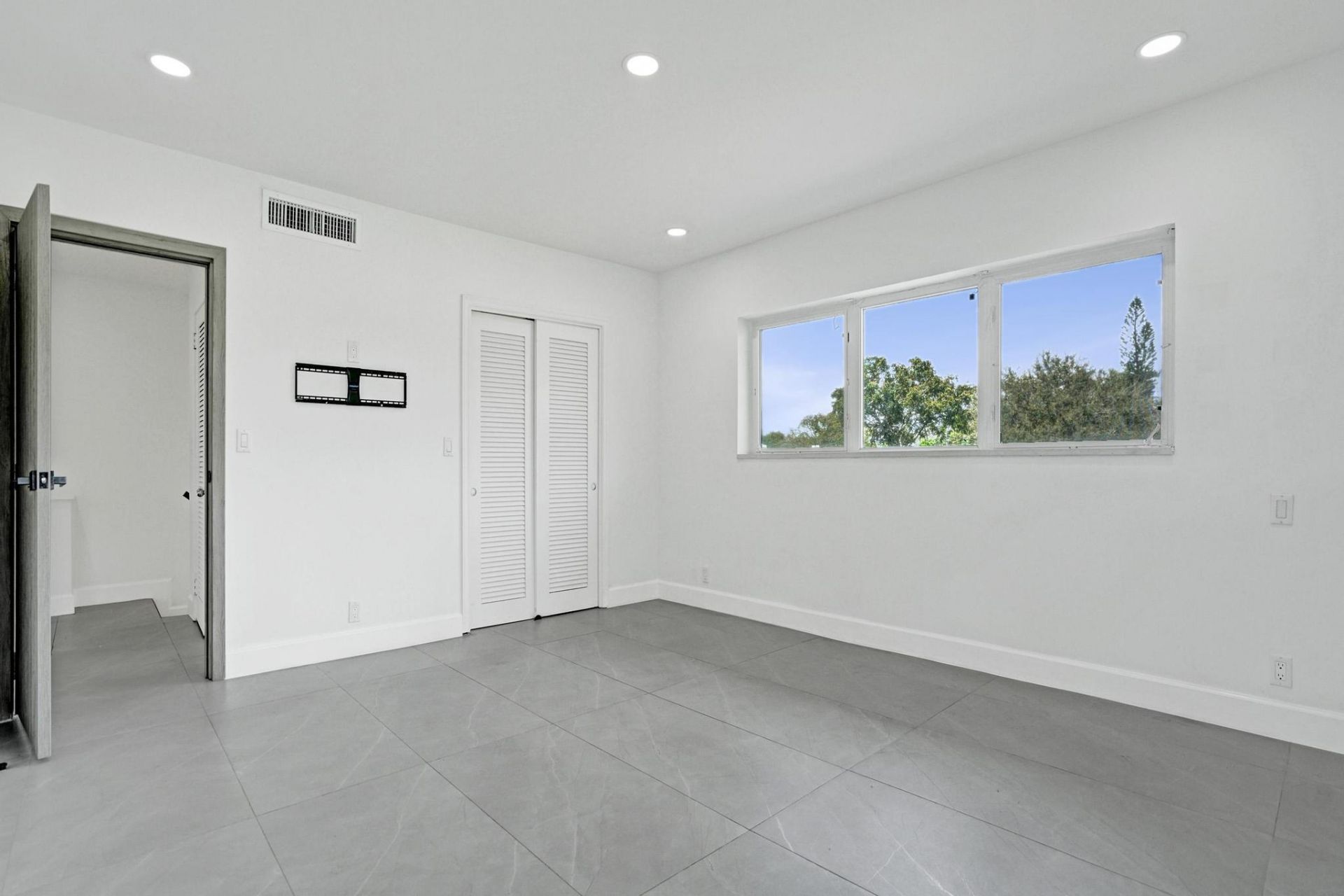 6700 E Tropical Way, Unit 1, Plantation, FL 33317 Photo