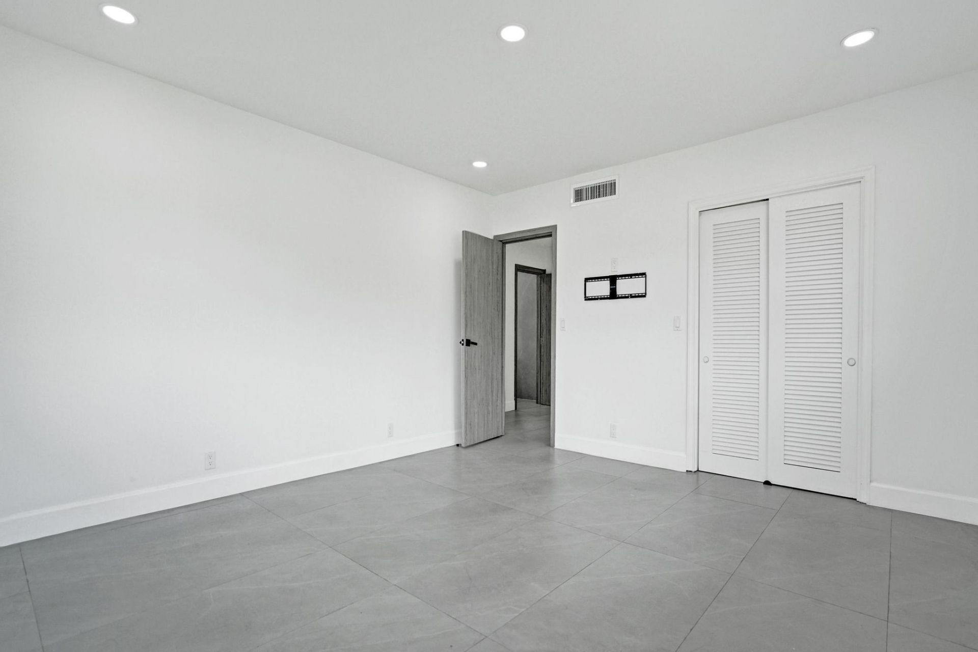 6700 E Tropical Way, Unit 1, Plantation, FL 33317 Photo