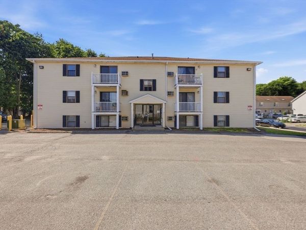 15 Houghton St, Unit 6, Worcester, MA 01604