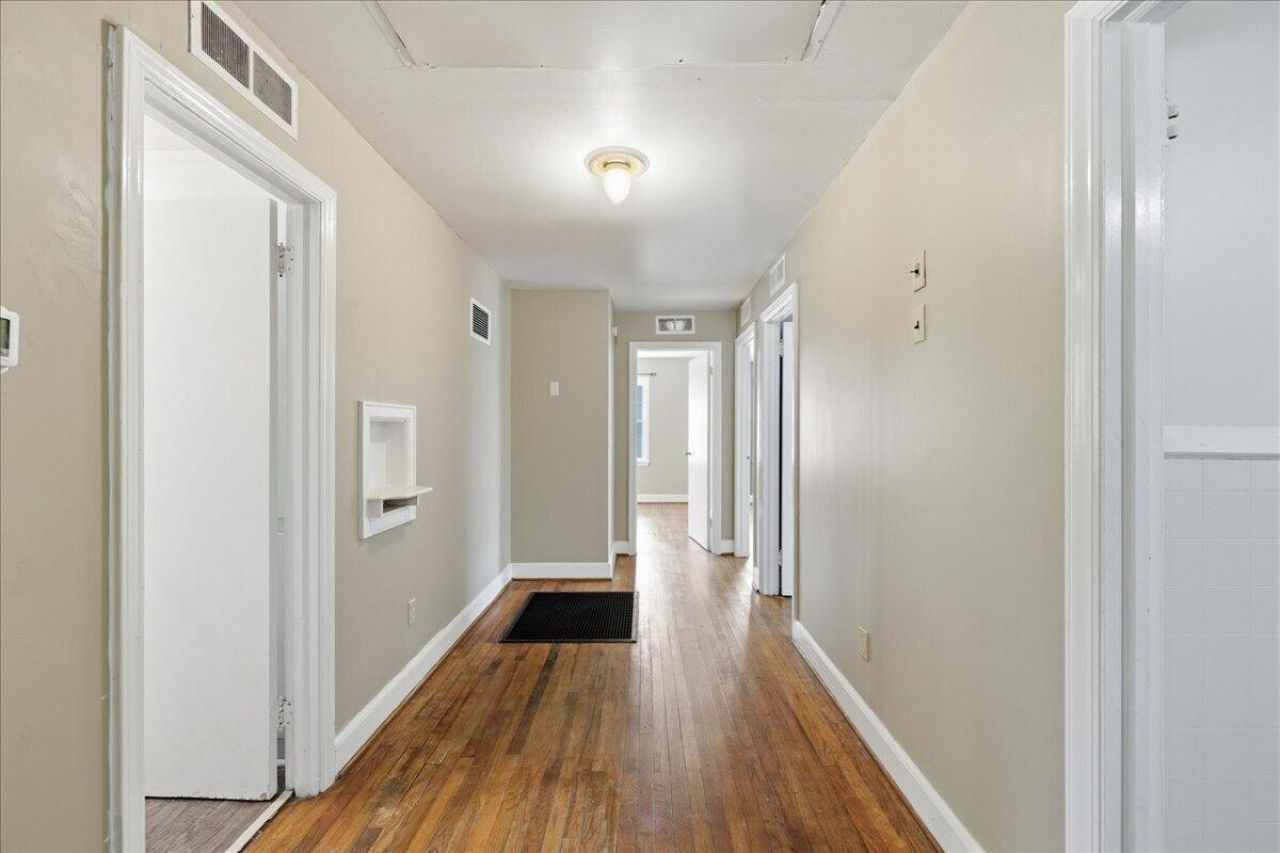 310 Varn Street Photo 8