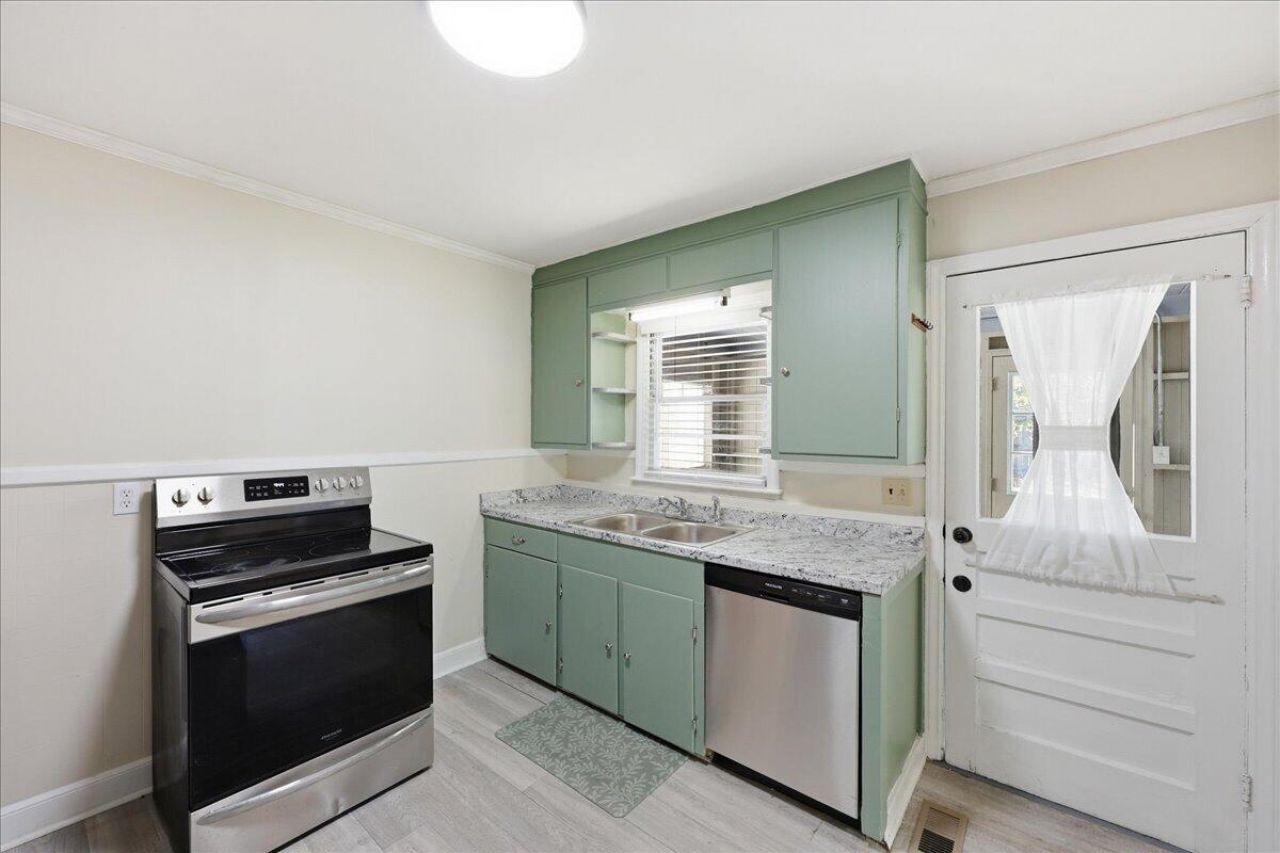310 Varn Street Photo 9