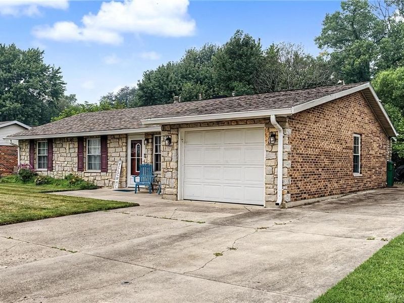 5243 Wakefield Drive, Fairborn, OH 45324 Photo 2