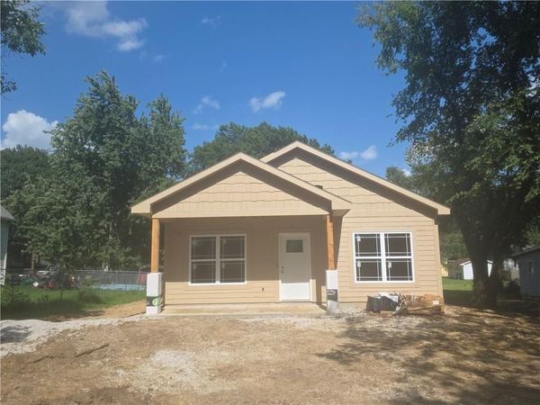 733 N Oak Street, Ottawa, KS 66067