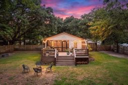 1823 Pineland Drive photo 4