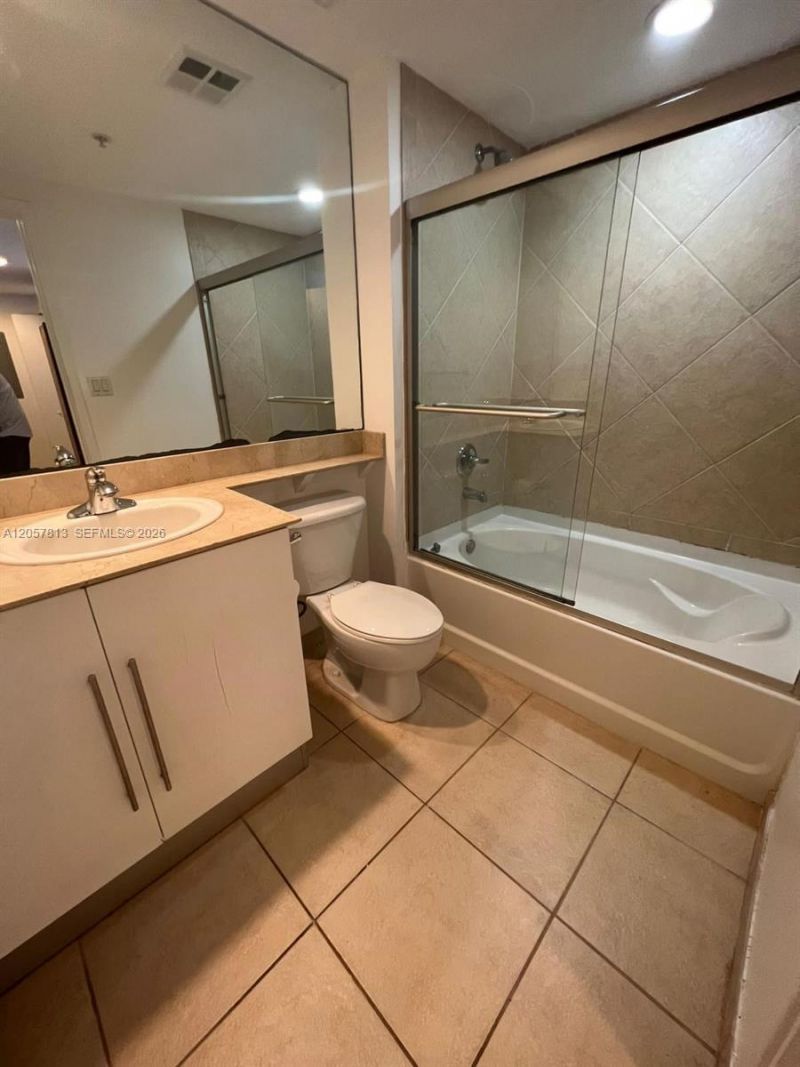 335 S Biscayne Blvd , Unit 1606, Miami, FL 33131 Photo