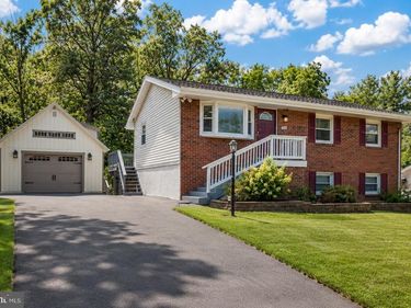 904 E ROANOKE ROAD E, STERLING, VA 20164