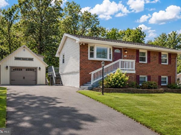 904 E ROANOKE ROAD E, STERLING, VA 20164
