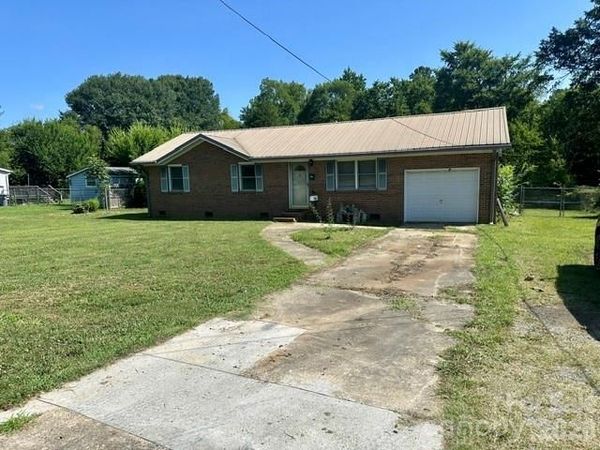 912 Old Hickory Grove Road , Mount Holly, NC 28120