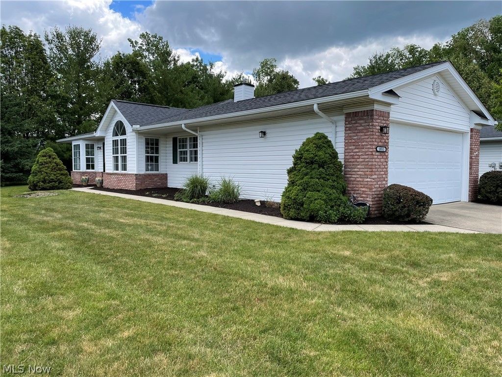18511 Woodhaven Drive, Strongsville, OH 44149 Main Photo