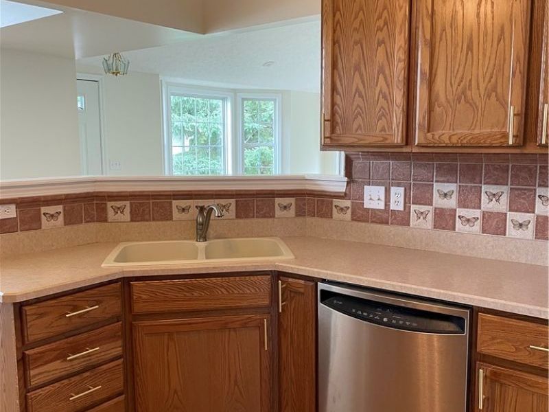 18511 Woodhaven Drive, Strongsville, OH 44149 Photo 7