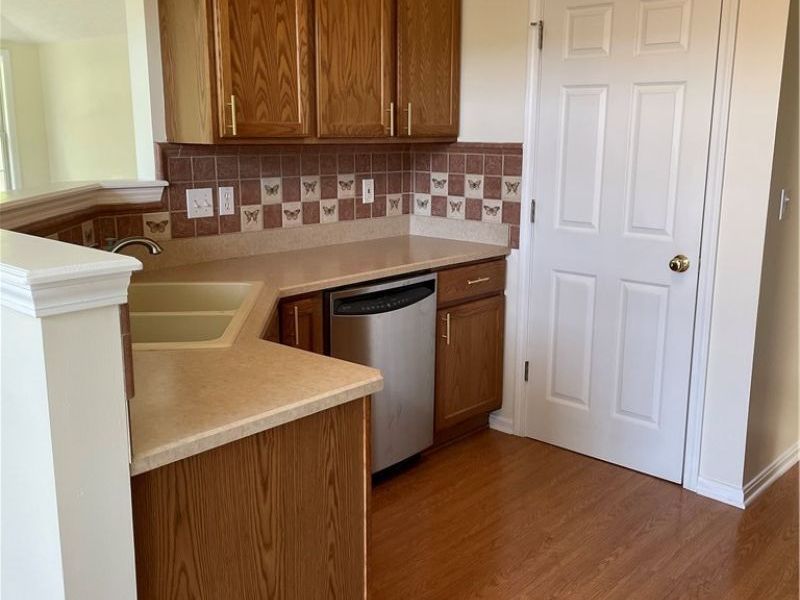 18511 Woodhaven Drive, Strongsville, OH 44149 Photo 8