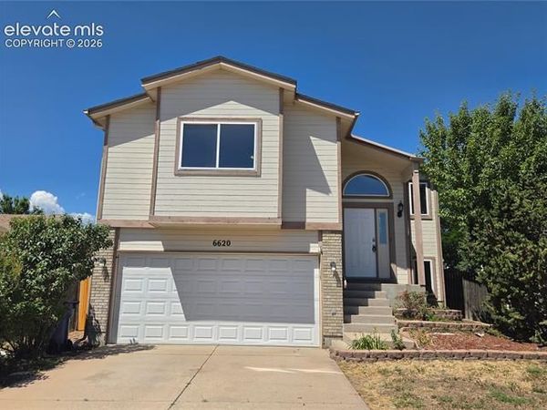 6620 Oakwood Boulevard, Colorado Springs, CO 80923