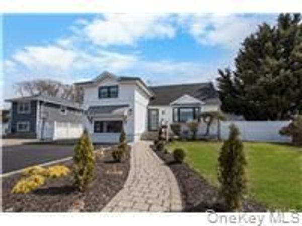 53 Elizabeth Drive , Bethpage, NY 11714