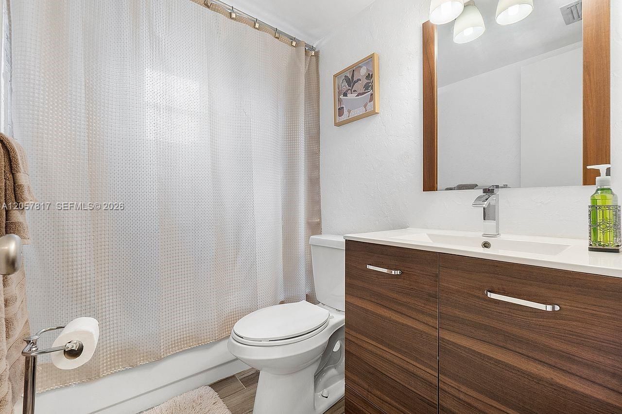 6655 W Broward Blvd , Unit 200, Plantation, FL 33317 Photo
