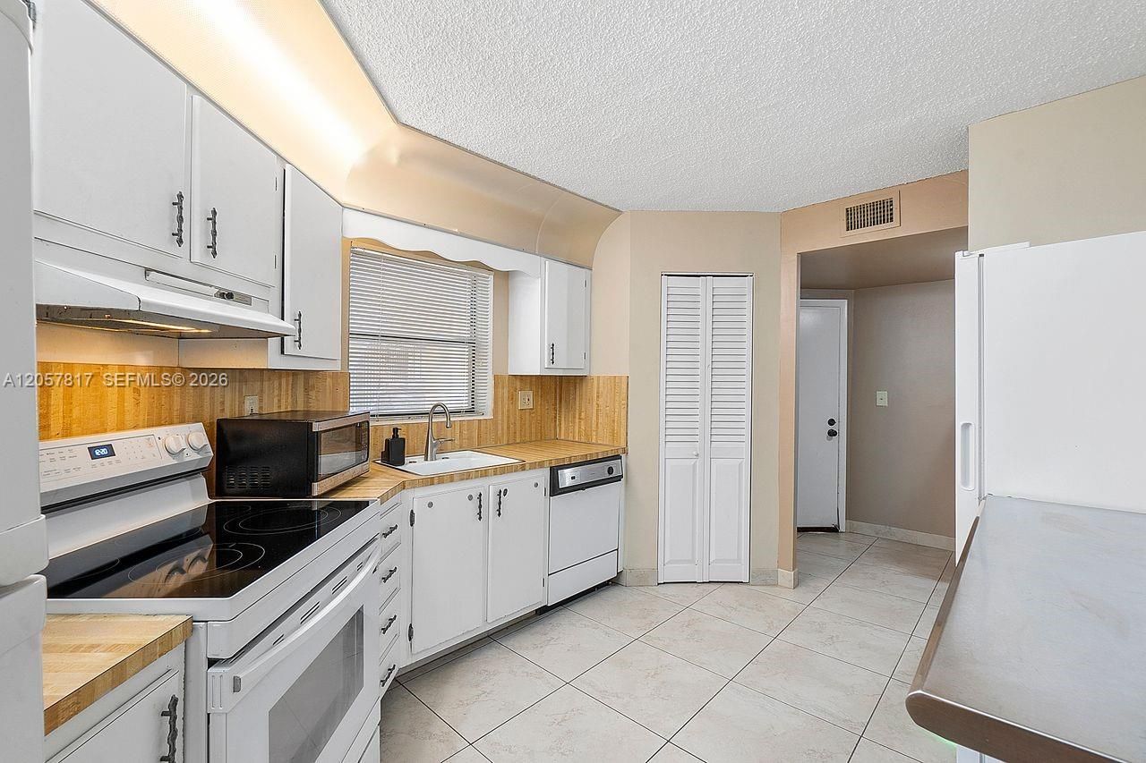 6655 W Broward Blvd , Unit 200, Plantation, FL 33317 Photo