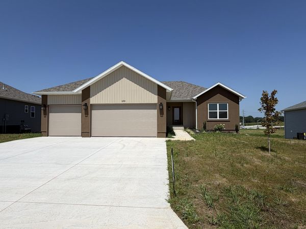 1293 N Maxine Avenue , Nixa, MO 65714