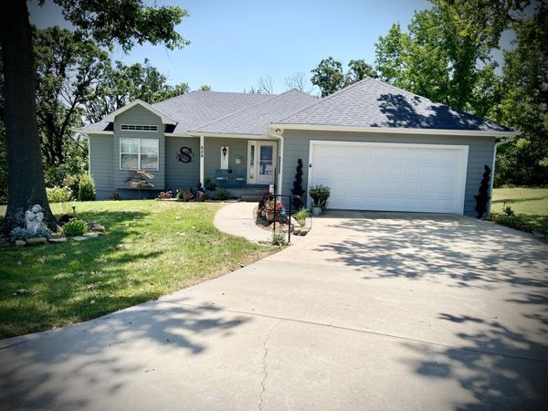 529 S Prewitt Street , Nevada, MO 64772