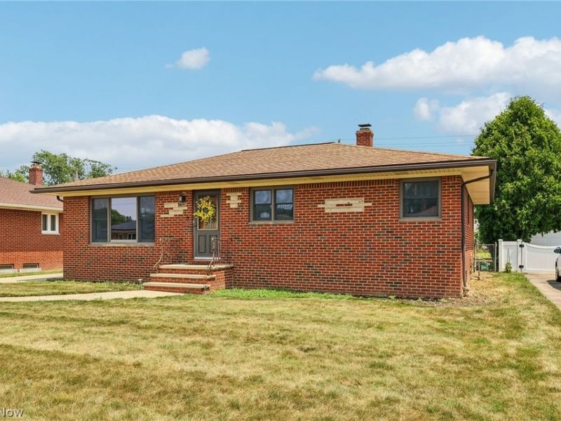 7329 Beresford Avenue, Parma, OH 44130 Photo 2