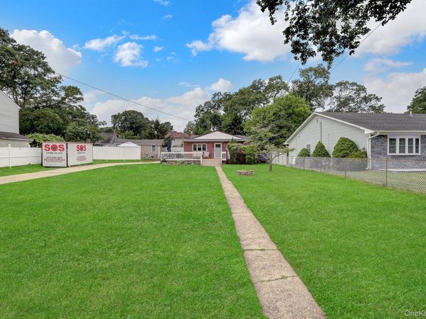 629 East Drive, Lindenhurst, NY 11757