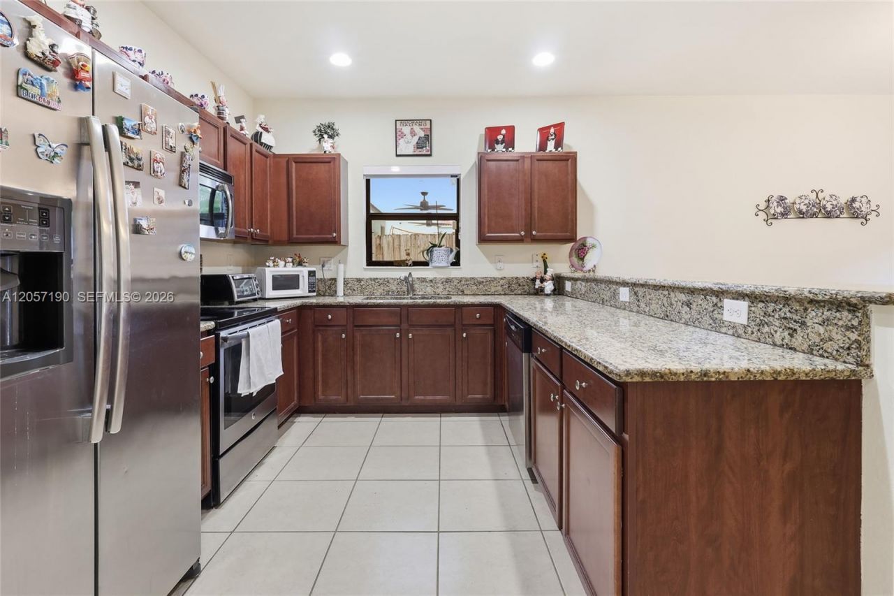 15585 SW 176th Ter , Miami, FL 33187 Photo