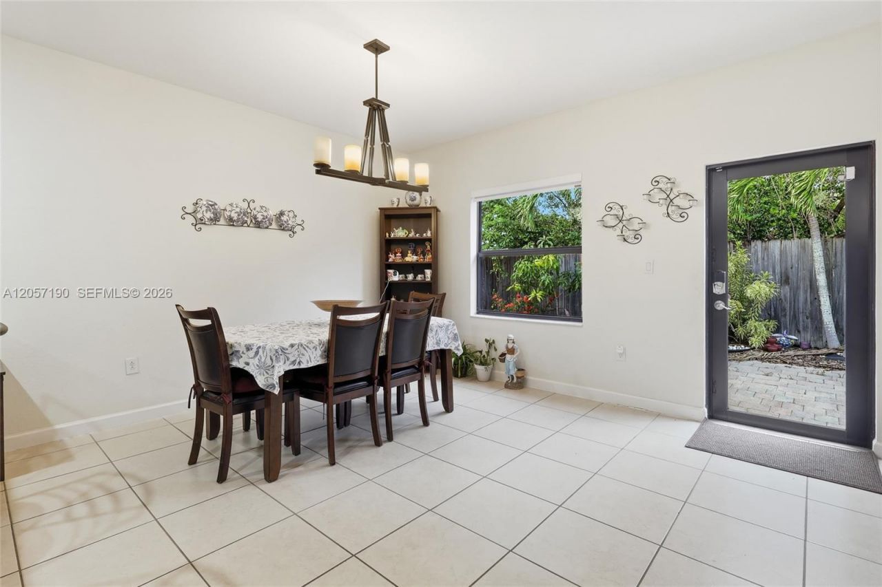 15585 SW 176th Ter , Miami, FL 33187 Photo