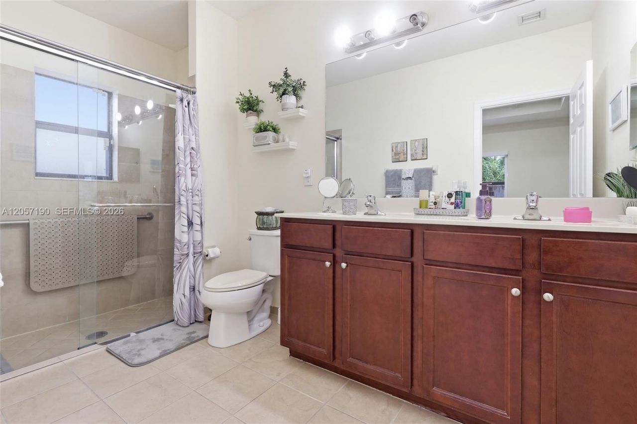 15585 SW 176th Ter , Miami, FL 33187 Photo