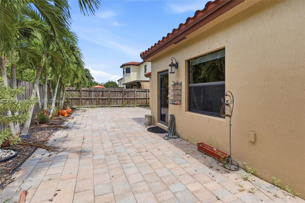 15585 SW 176th Ter , Miami, FL 33187 Photo