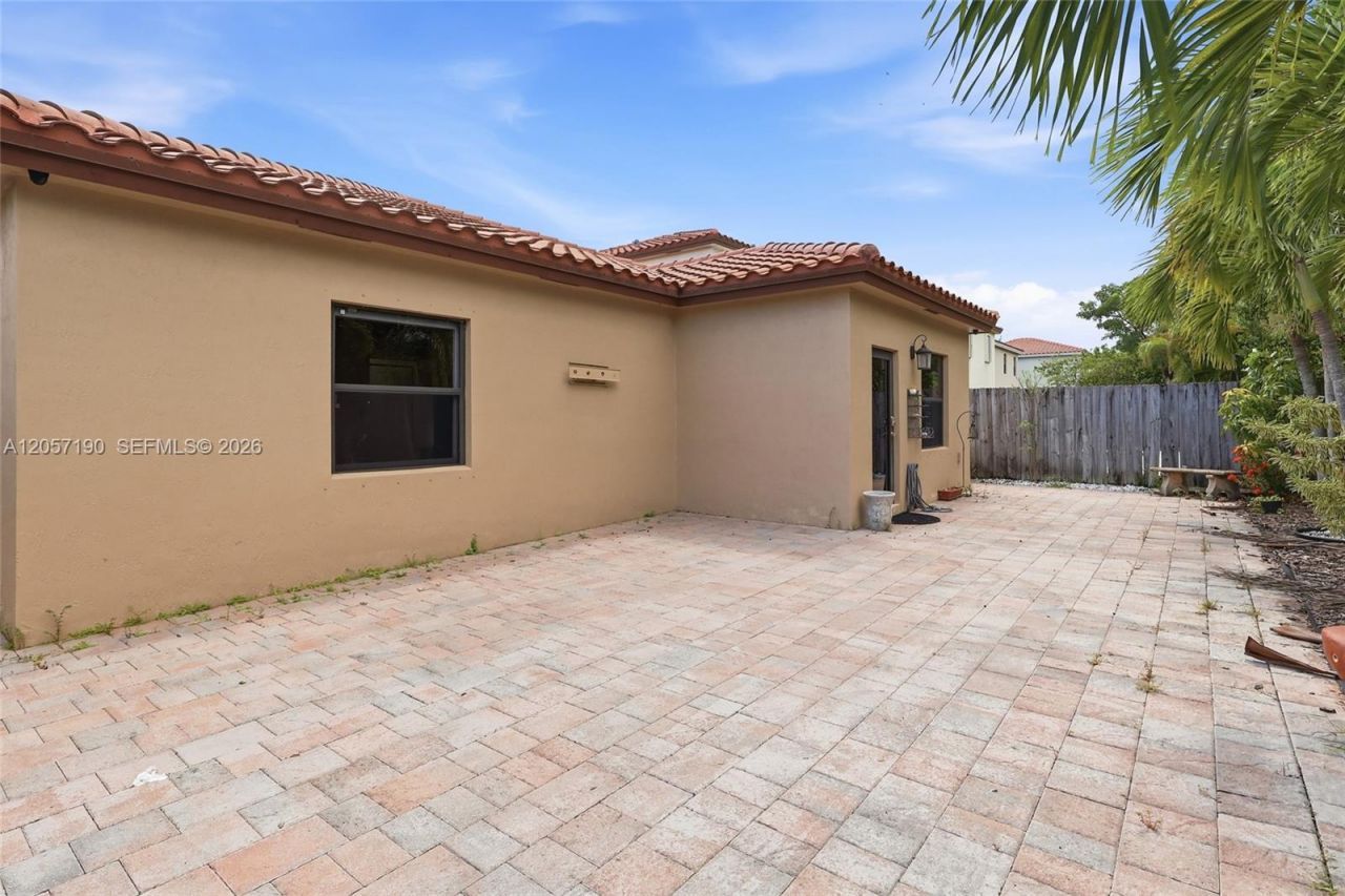 15585 SW 176th Ter , Miami, FL 33187 Photo