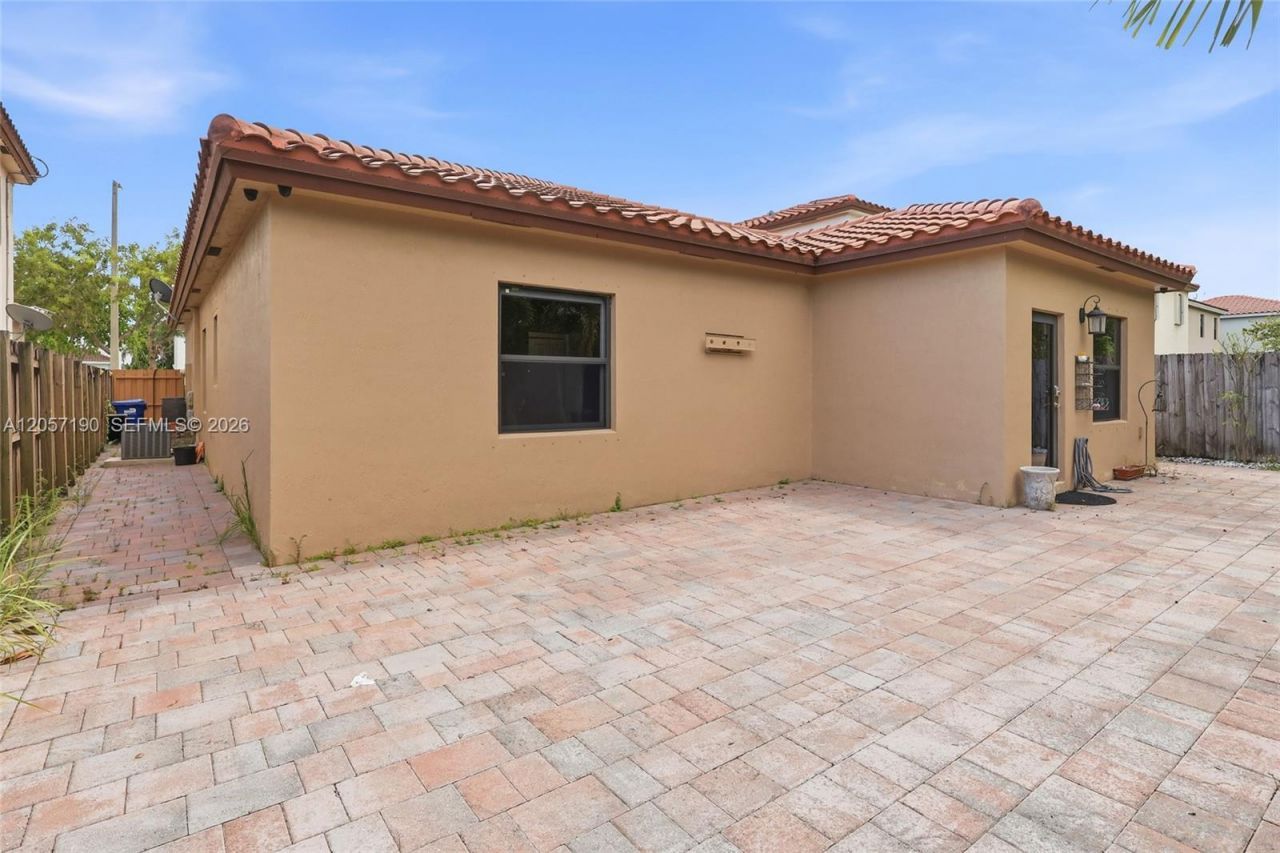 15585 SW 176th Ter , Miami, FL 33187 Photo