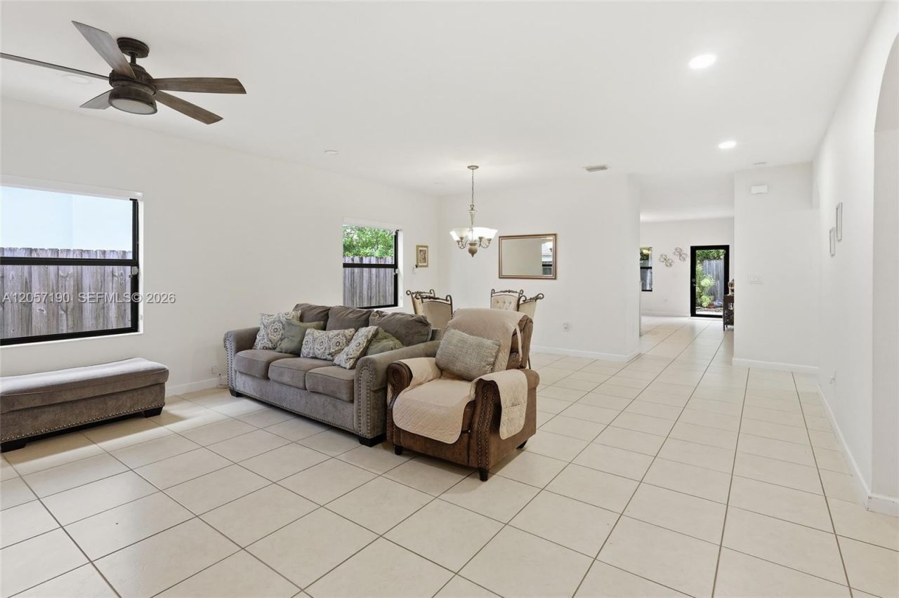 15585 SW 176th Ter , Miami, FL 33187 Photo
