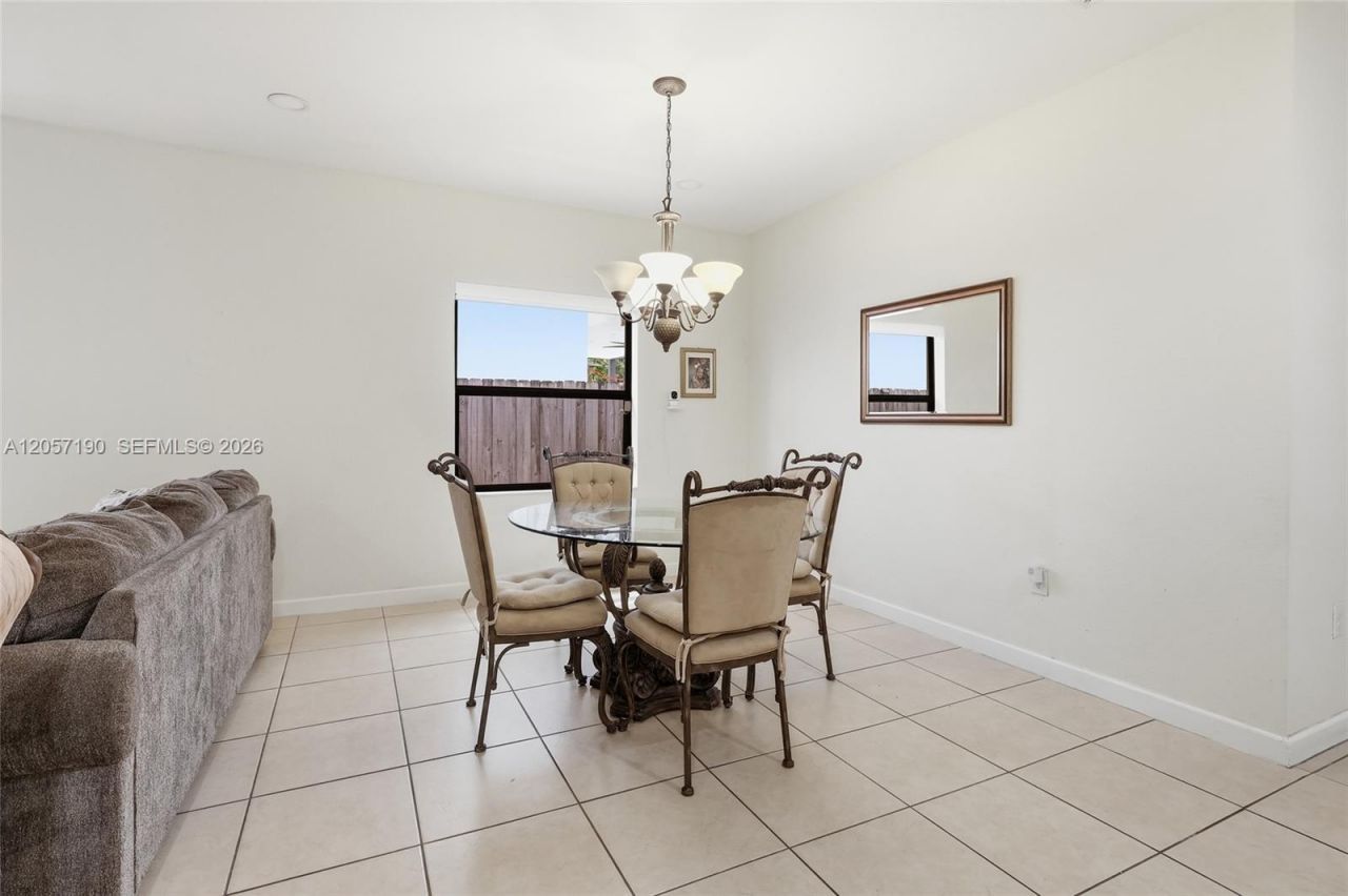15585 SW 176th Ter , Miami, FL 33187 Photo