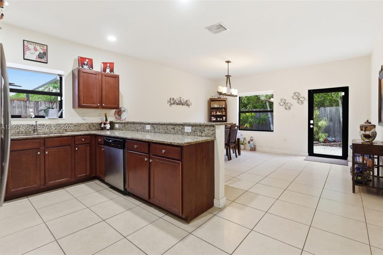 15585 SW 176th Ter , Miami, FL 33187 Photo