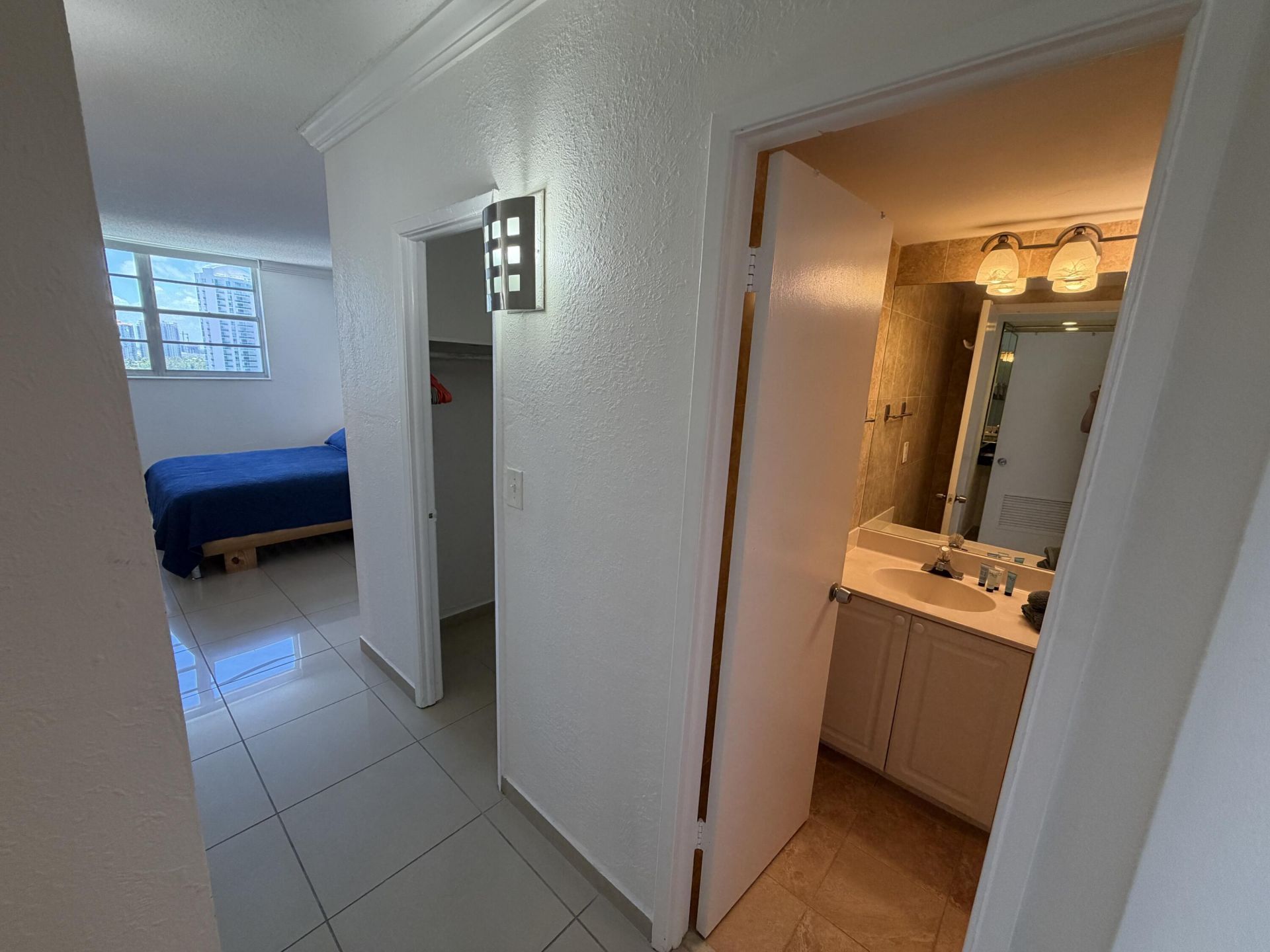 19390 Collins Avenue, Unit 1405, Sunny Isles Beach, FL 33160 Photo