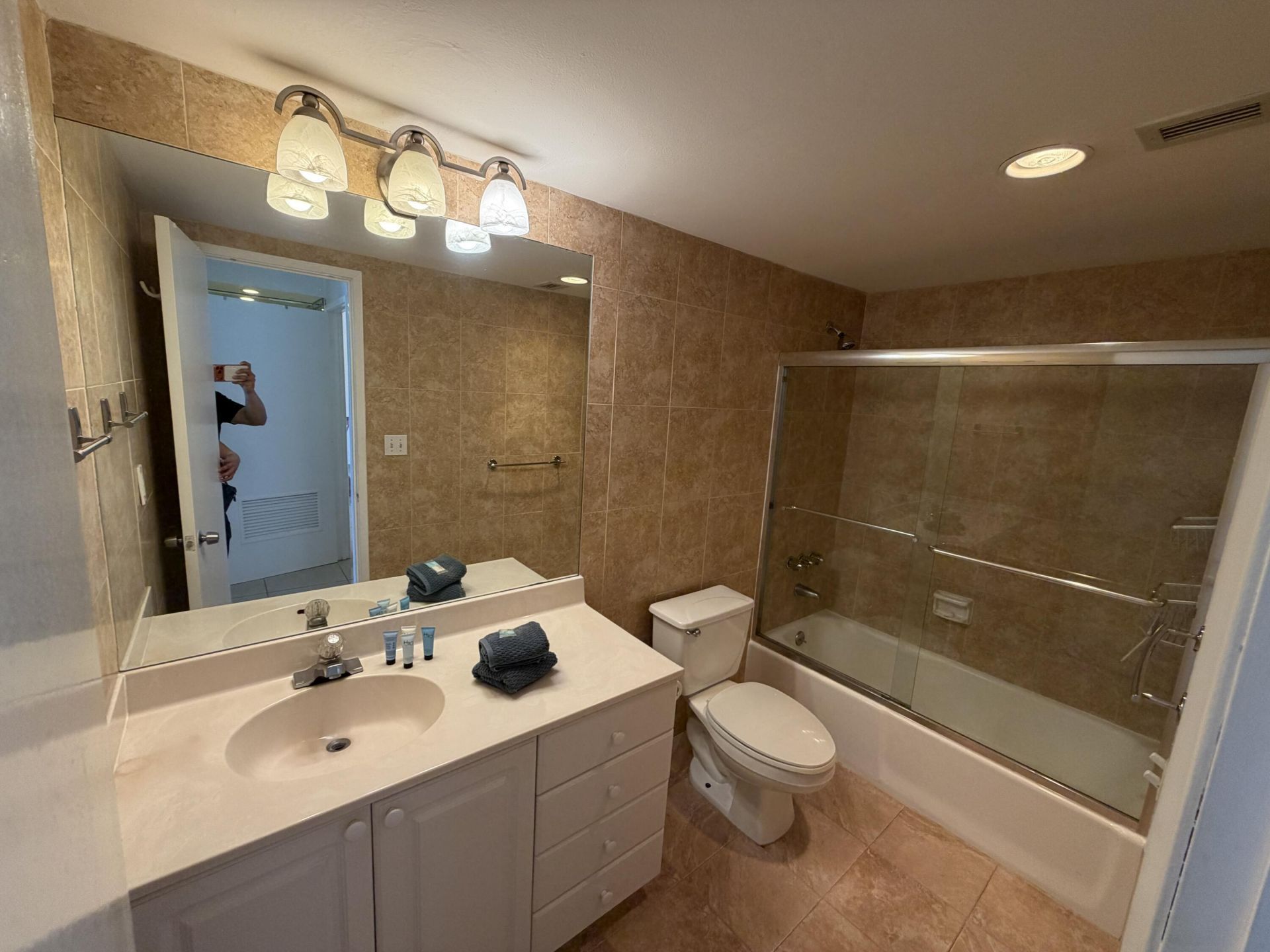 19390 Collins Avenue, Unit 1405, Sunny Isles Beach, FL 33160 Photo