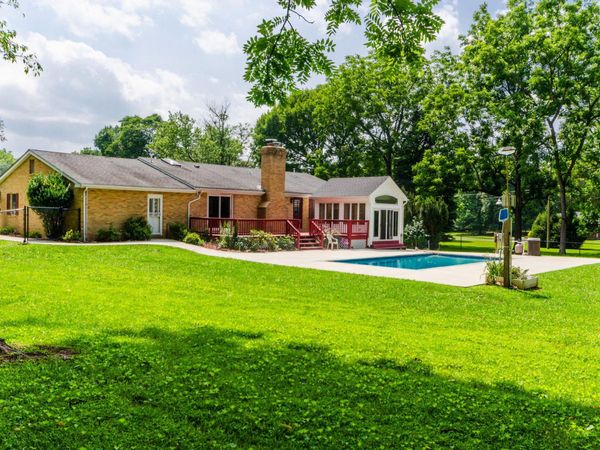 887 WOODBURY DRIVE, KEARNEYSVILLE, WV 25430