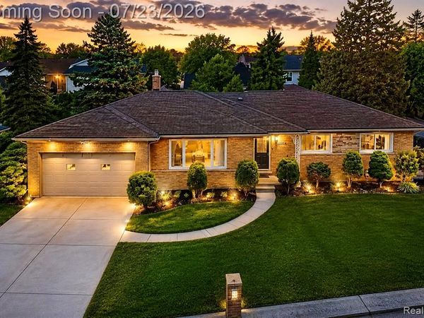 37542 Andrew Drive, Sterling Heights, MI 48312