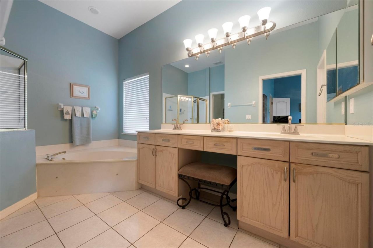 6852 Sagebrush Circle, Sarasota, FL 34243 Photo