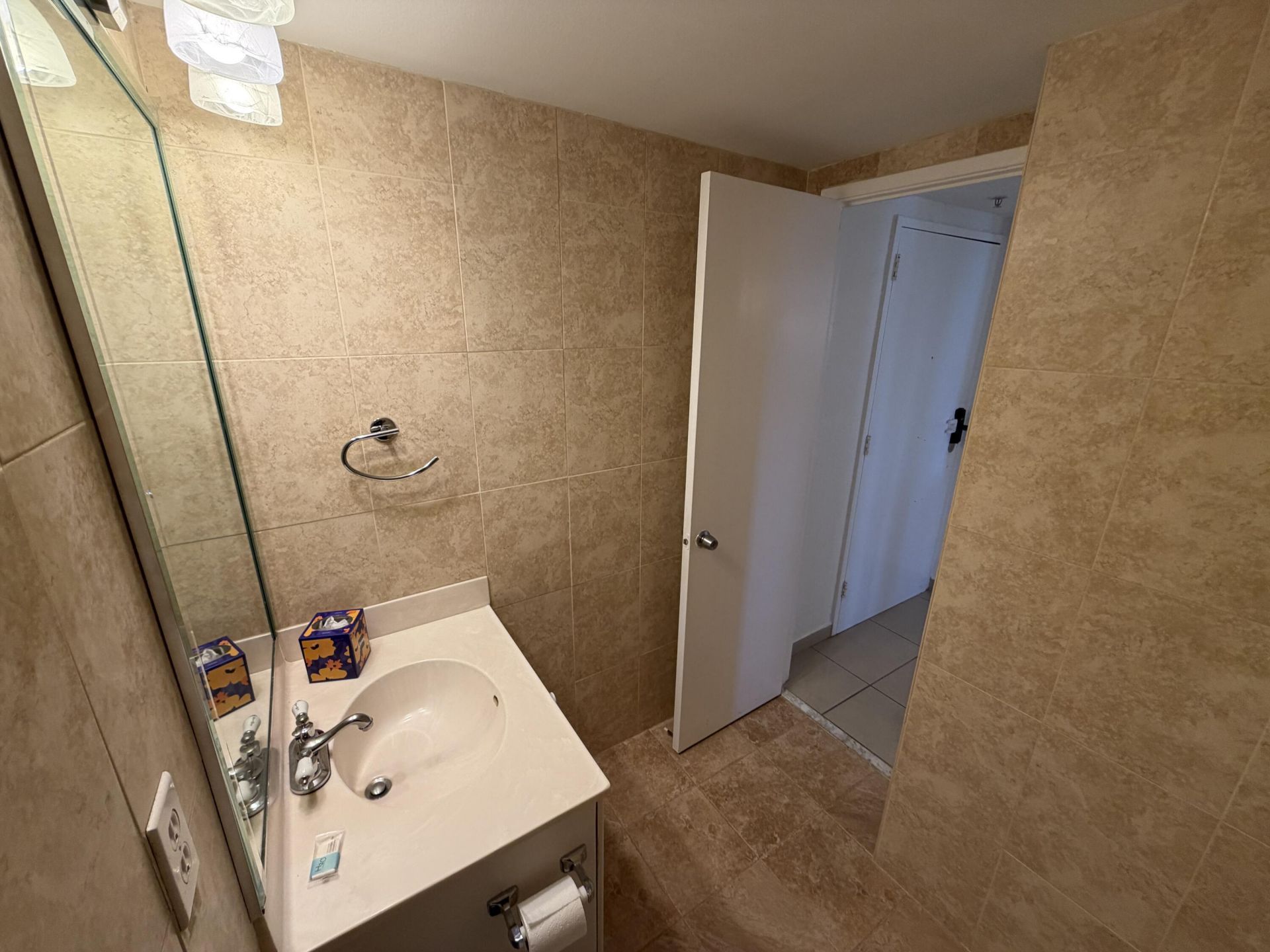 19390 Collins Avenue, Unit 1405, Sunny Isles Beach, FL 33160 Photo