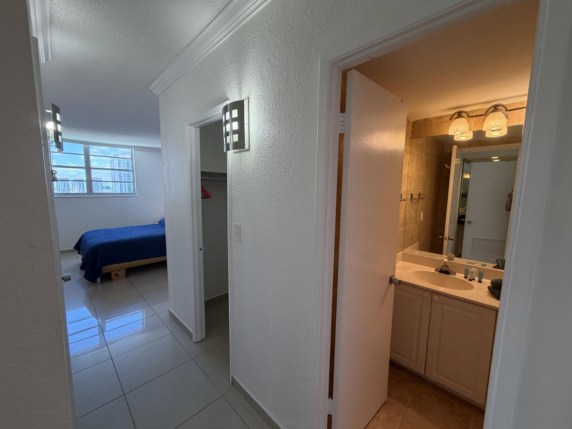 19390 Collins Avenue, Unit 1405, Sunny Isles Beach, FL 33160 Photo