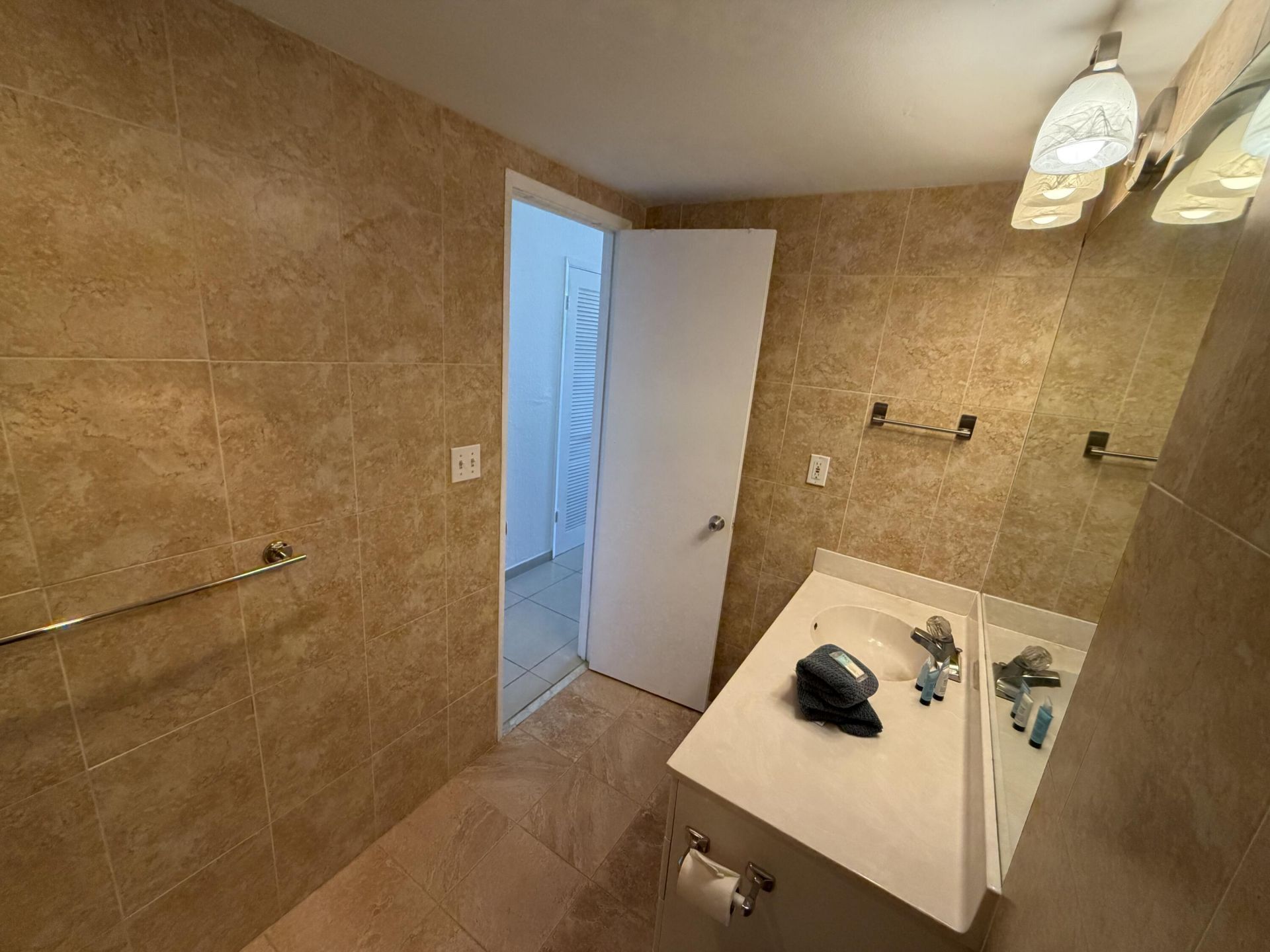 19390 Collins Avenue, Unit 1405, Sunny Isles Beach, FL 33160 Photo