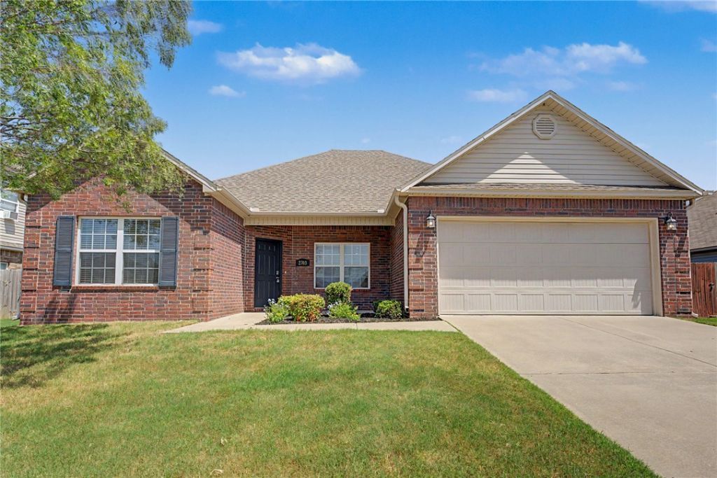2703 Whispering Woods Court Lowell, AR 72745